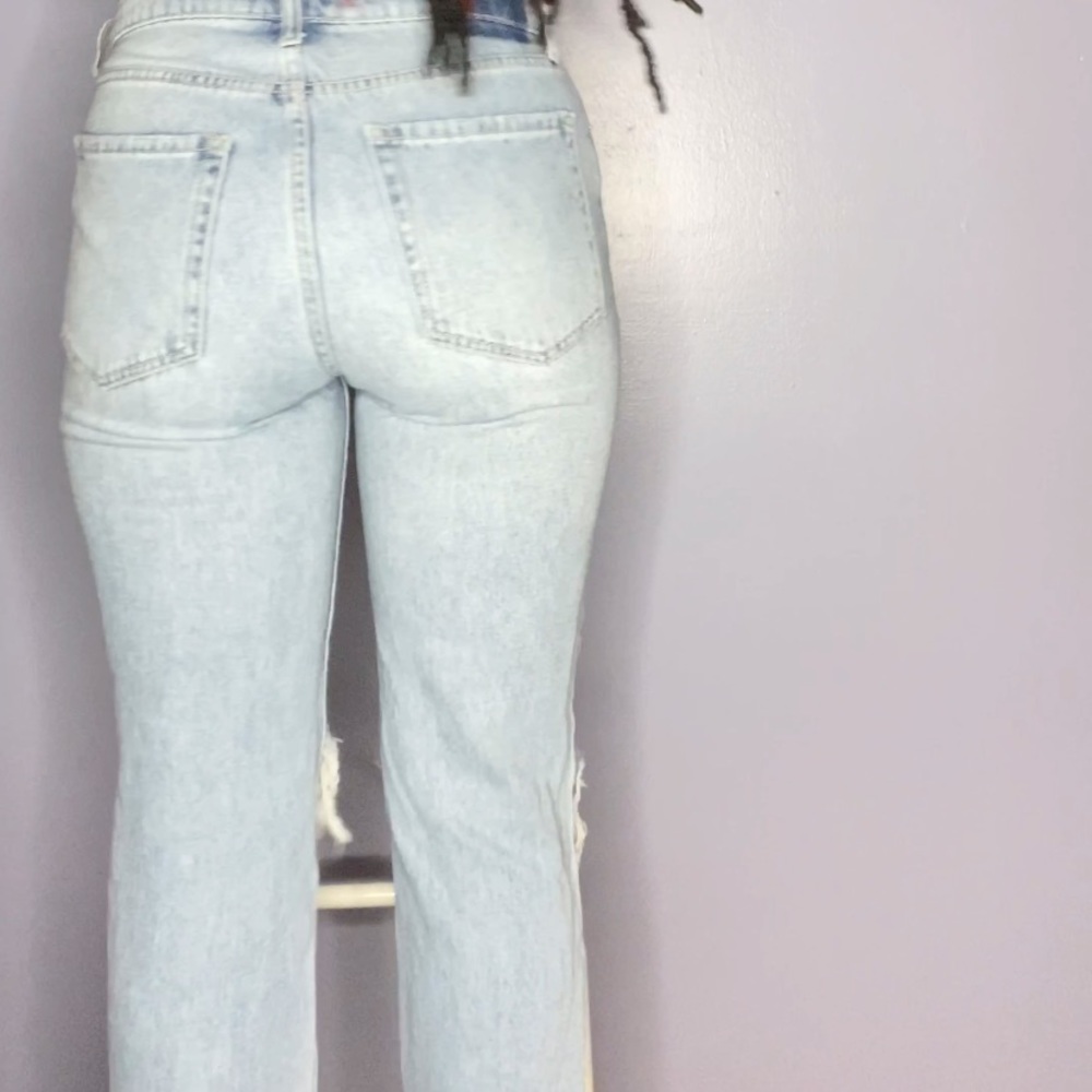 Light Washed Ripped Jeans - Picture 8 of 9